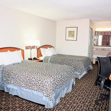 Days Inn By Wyndham Augusta Wheeler Road Εξωτερικό φωτογραφία