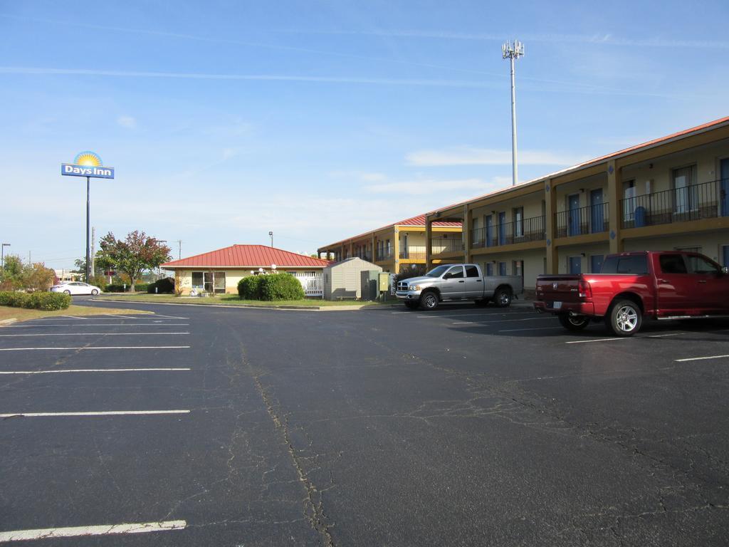 Days Inn By Wyndham Augusta Wheeler Road Εξωτερικό φωτογραφία