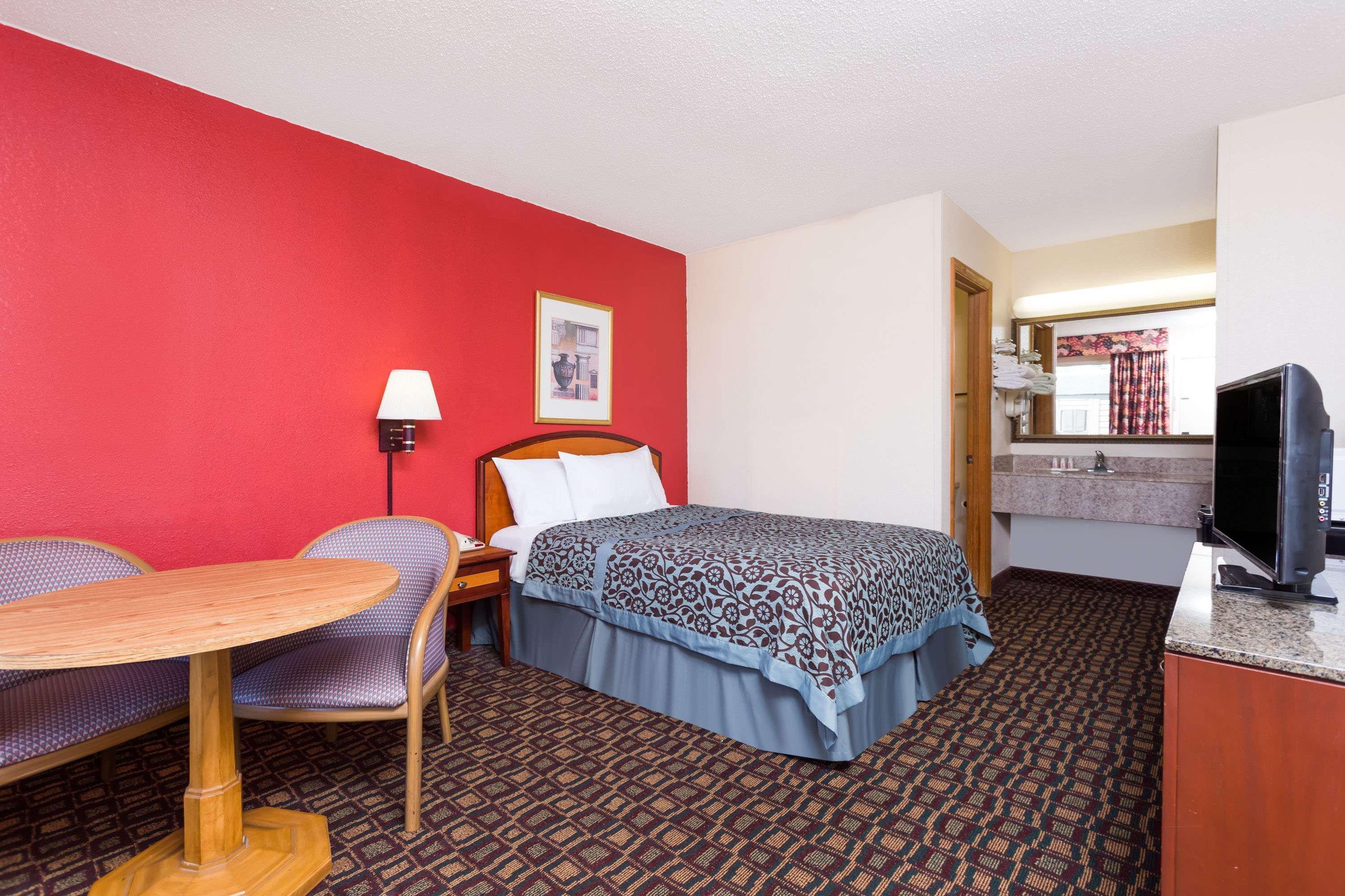 Days Inn By Wyndham Augusta Wheeler Road Εξωτερικό φωτογραφία