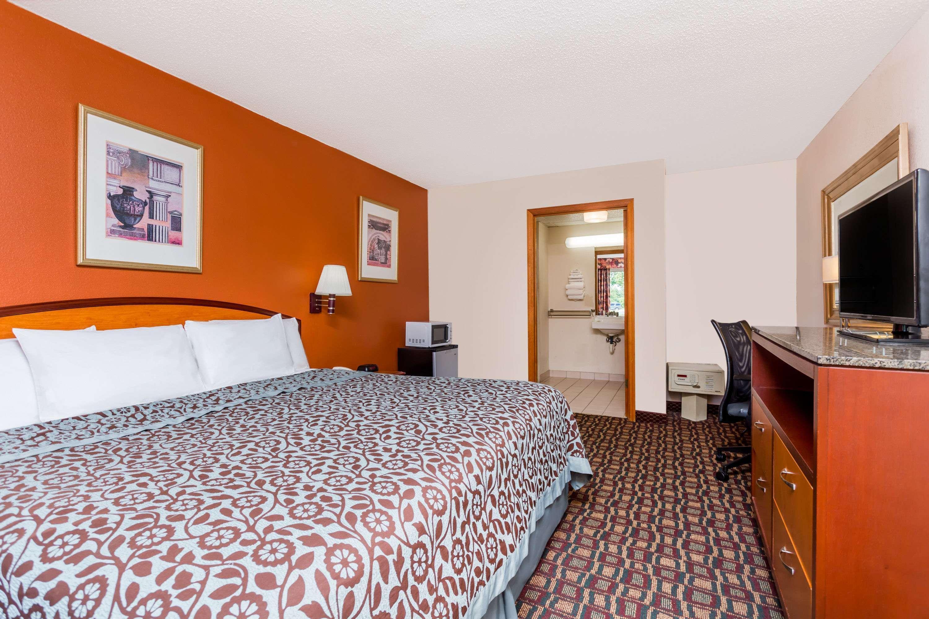 Days Inn By Wyndham Augusta Wheeler Road Εξωτερικό φωτογραφία