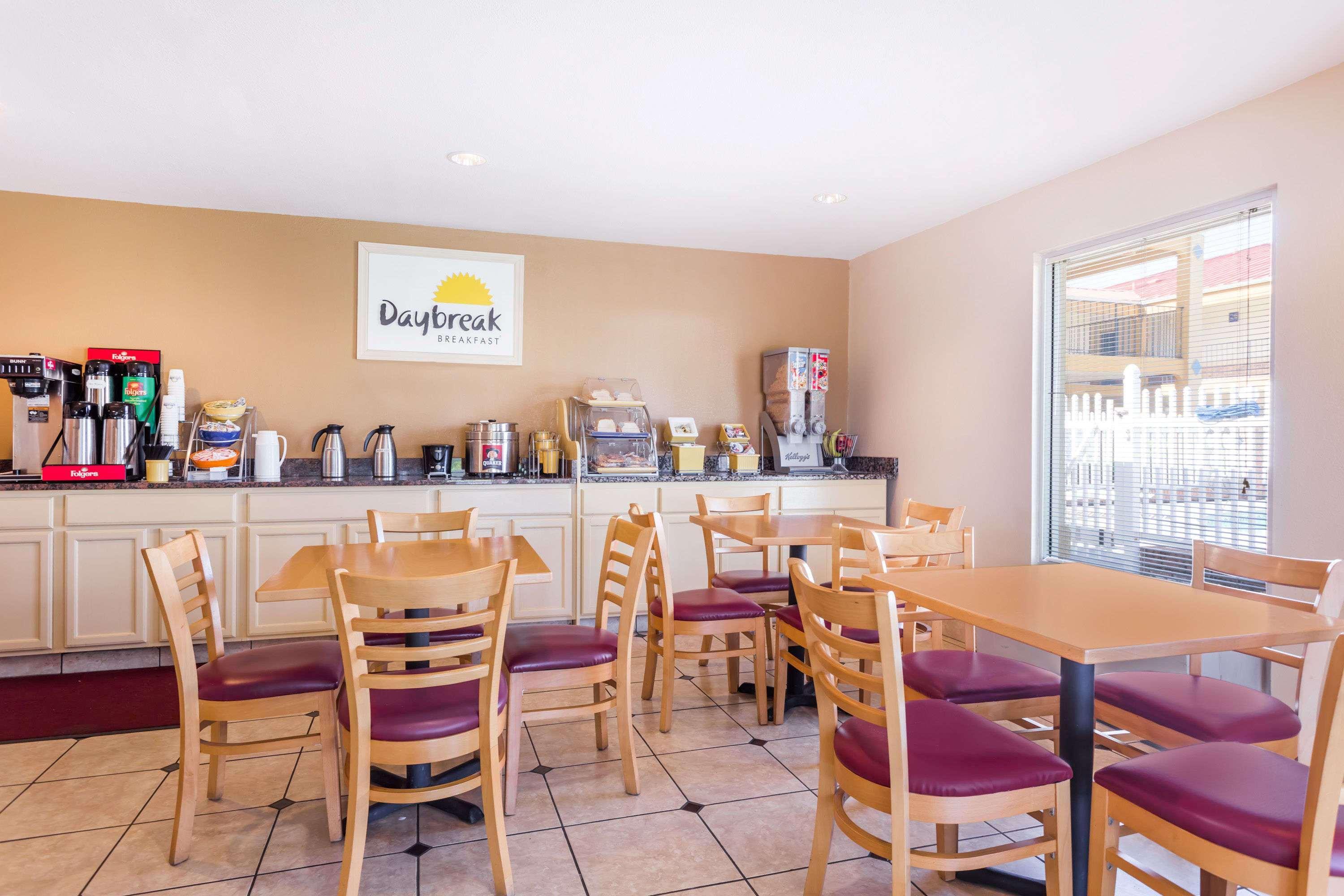 Days Inn By Wyndham Augusta Wheeler Road Εξωτερικό φωτογραφία