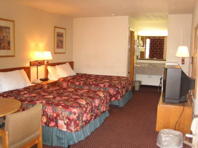 Days Inn By Wyndham Augusta Wheeler Road Εξωτερικό φωτογραφία