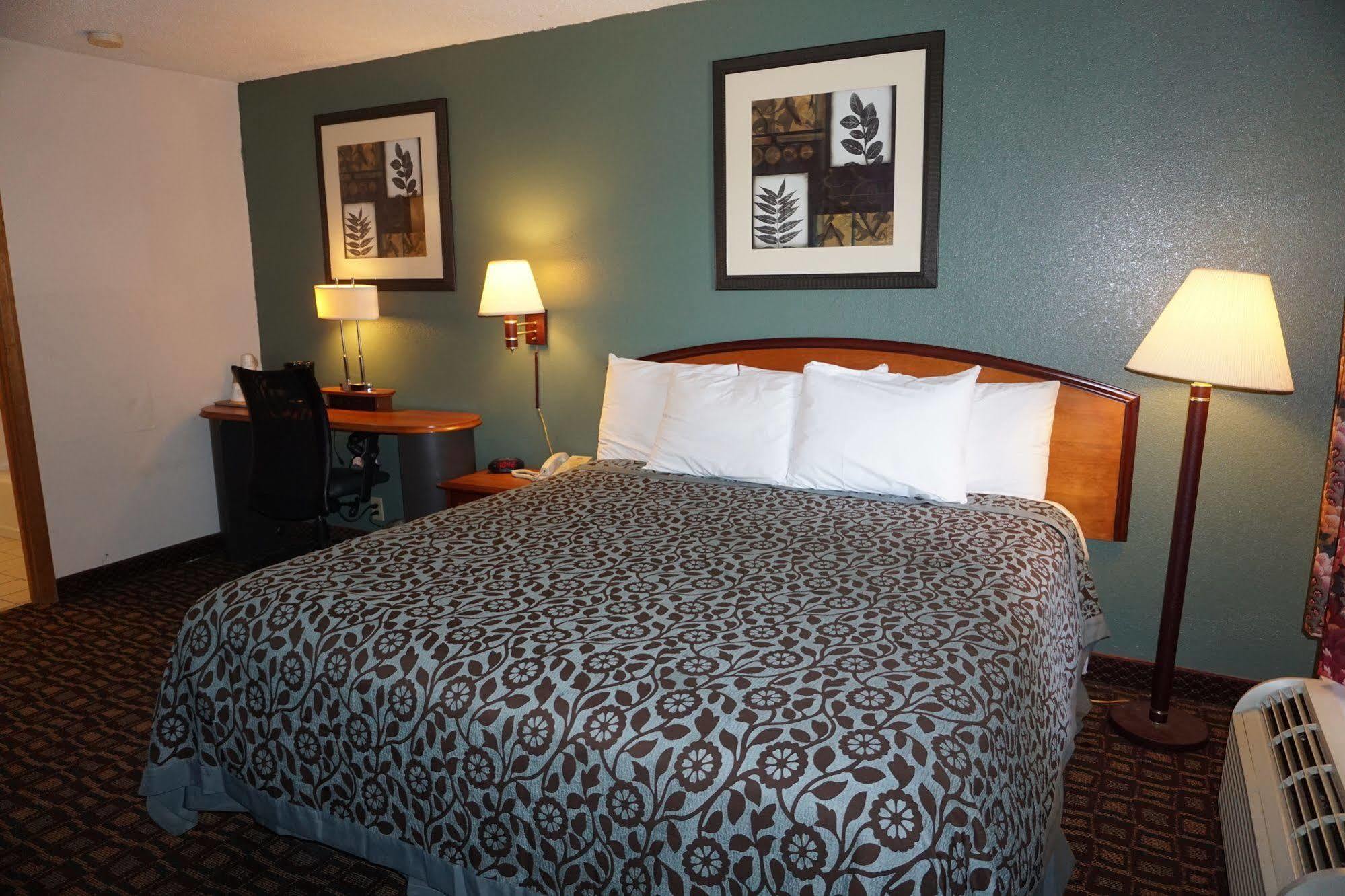 Days Inn By Wyndham Augusta Wheeler Road Εξωτερικό φωτογραφία