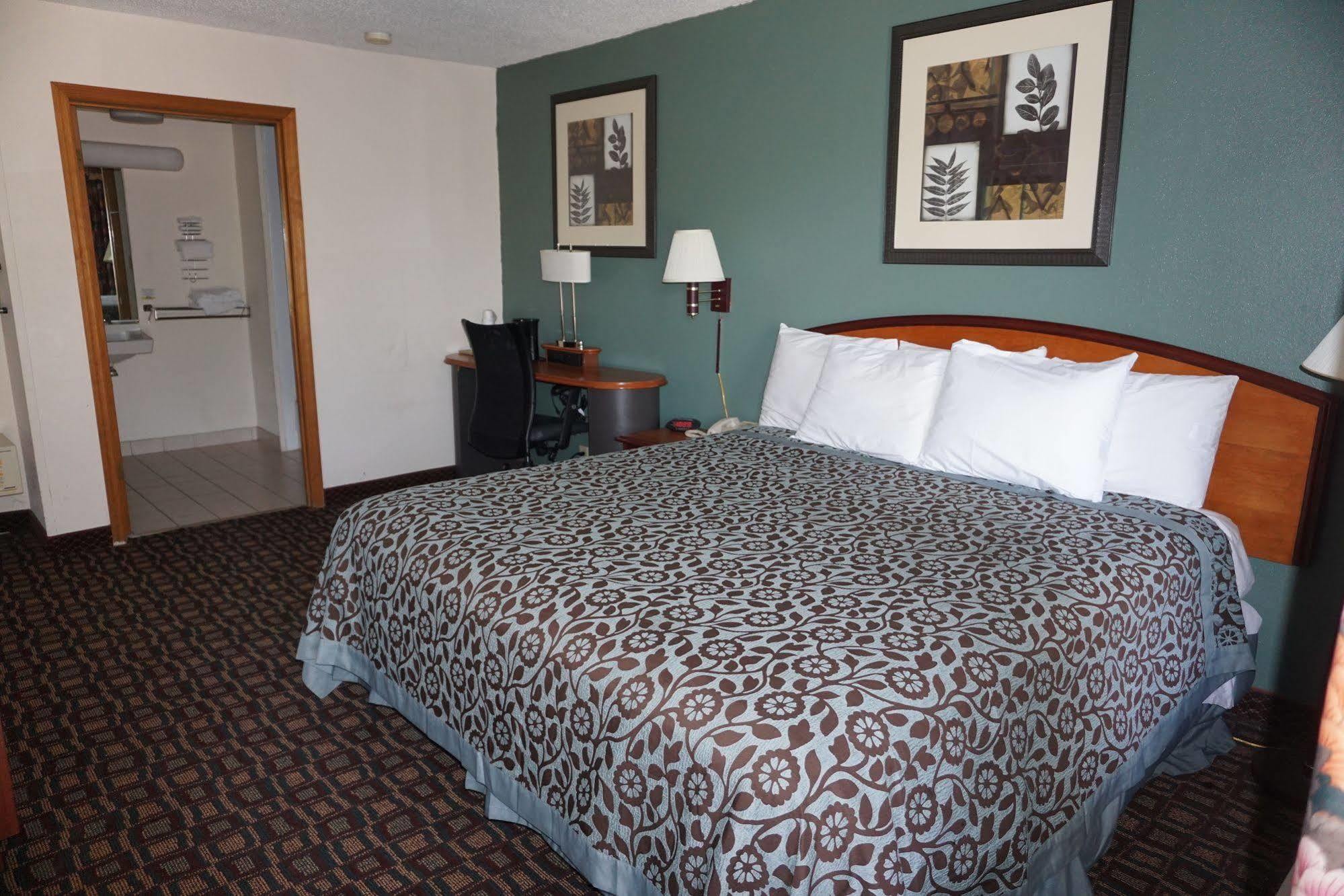 Days Inn By Wyndham Augusta Wheeler Road Εξωτερικό φωτογραφία
