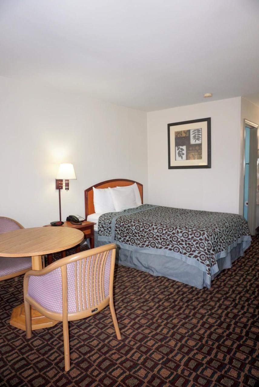 Days Inn By Wyndham Augusta Wheeler Road Εξωτερικό φωτογραφία